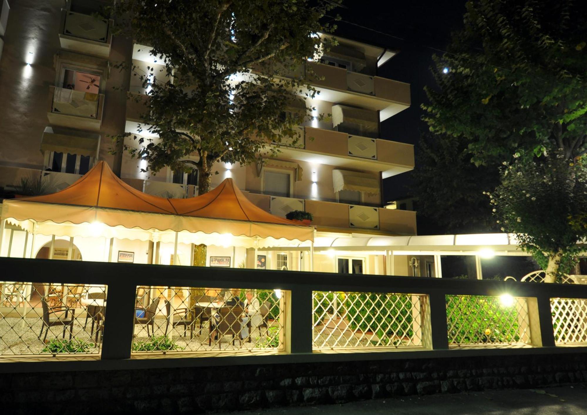 Hotel Azzurra Marina di Pietrasanta Exterior foto