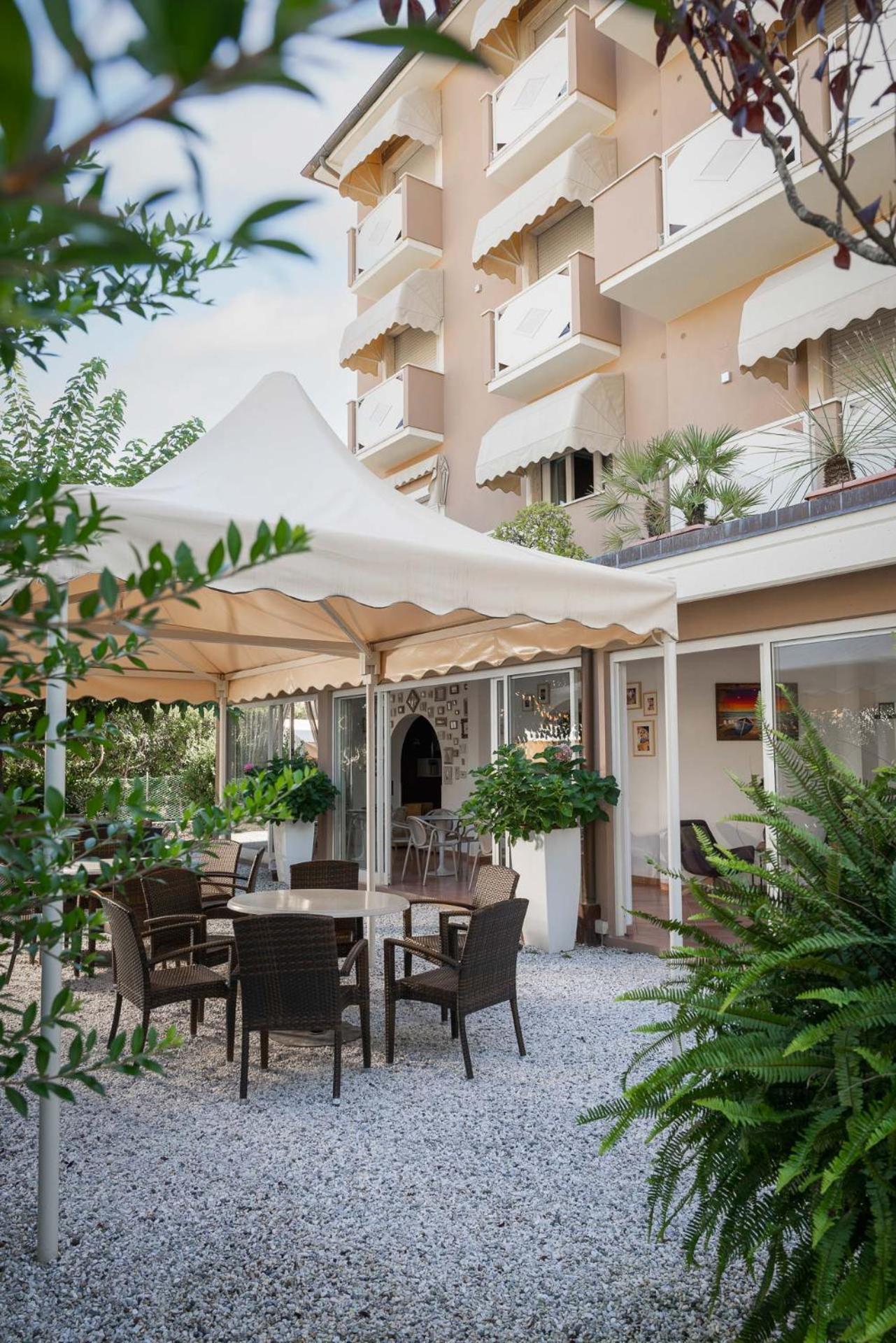 Hotel Azzurra Marina di Pietrasanta Exterior foto